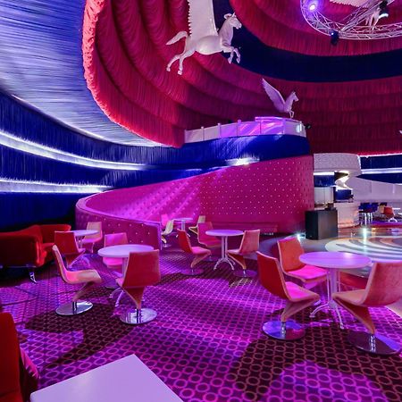 샤마키 팰리스 샤라딜 호텔 Seredil 외부 사진 The interior of the nightclub