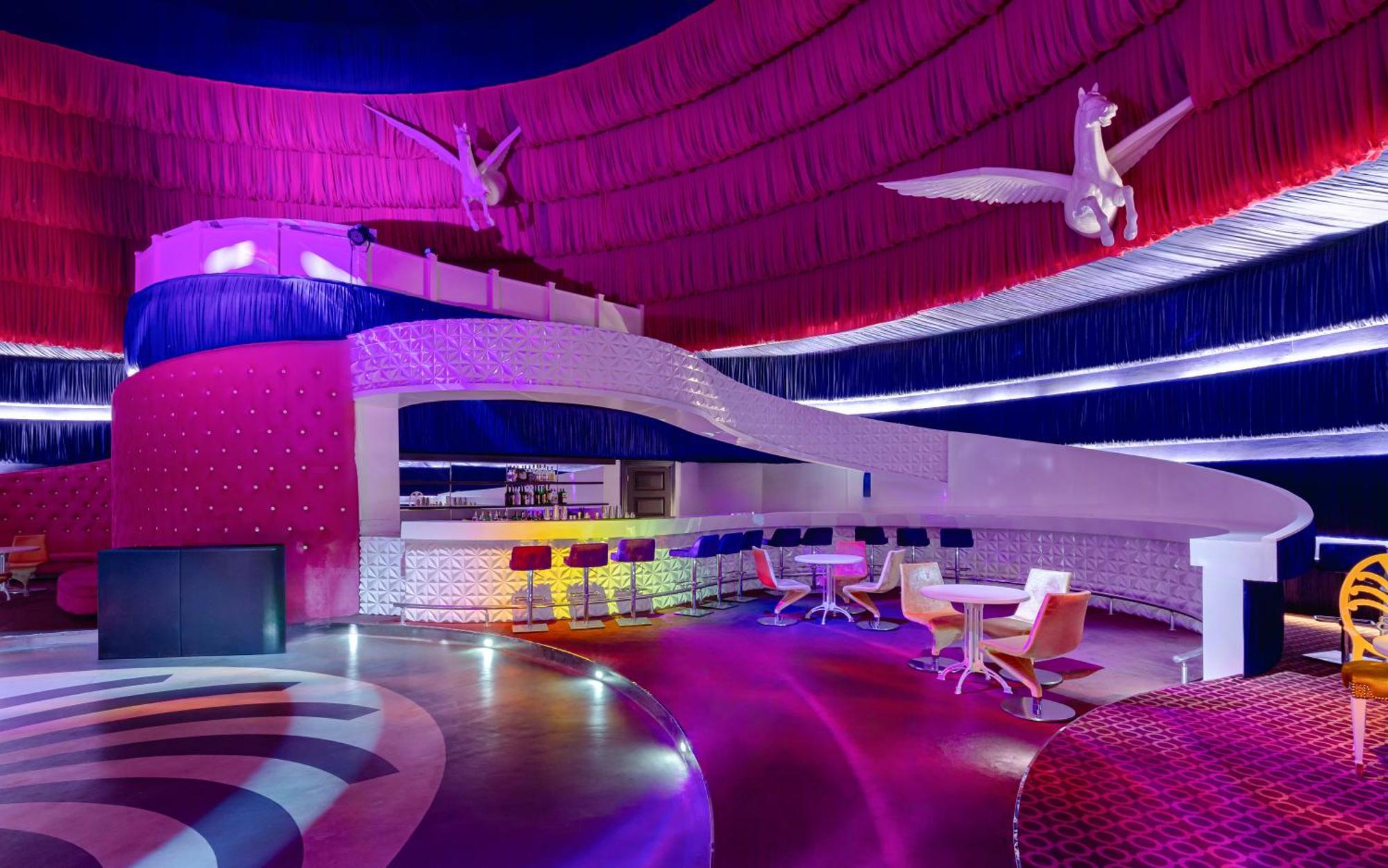 샤마키 팰리스 샤라딜 호텔 Seredil 외부 사진 The interior of the nightclub