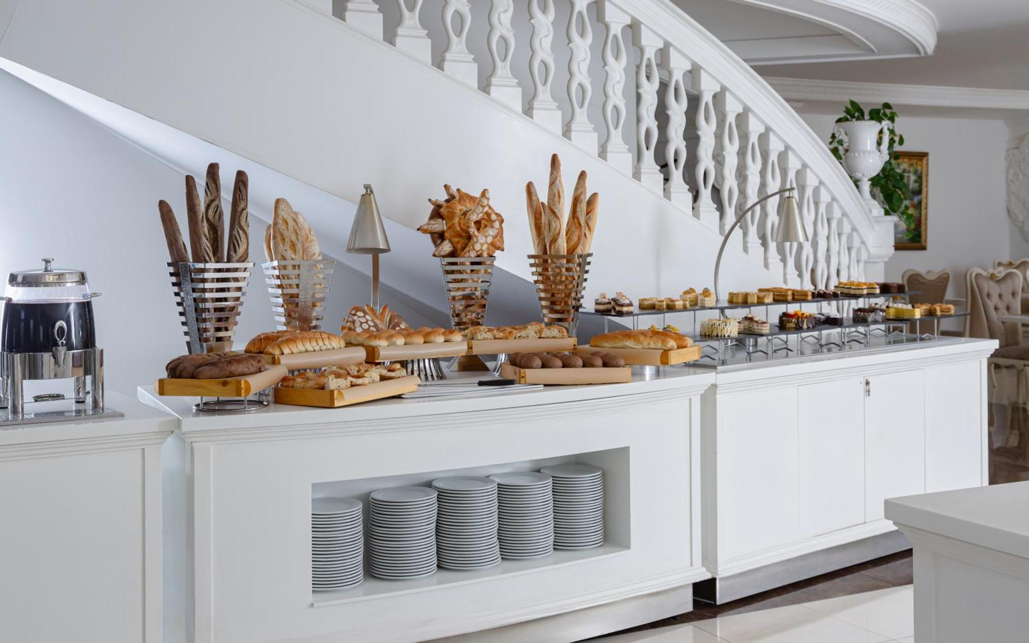 샤마키 팰리스 샤라딜 호텔 Seredil 외부 사진 A bread station