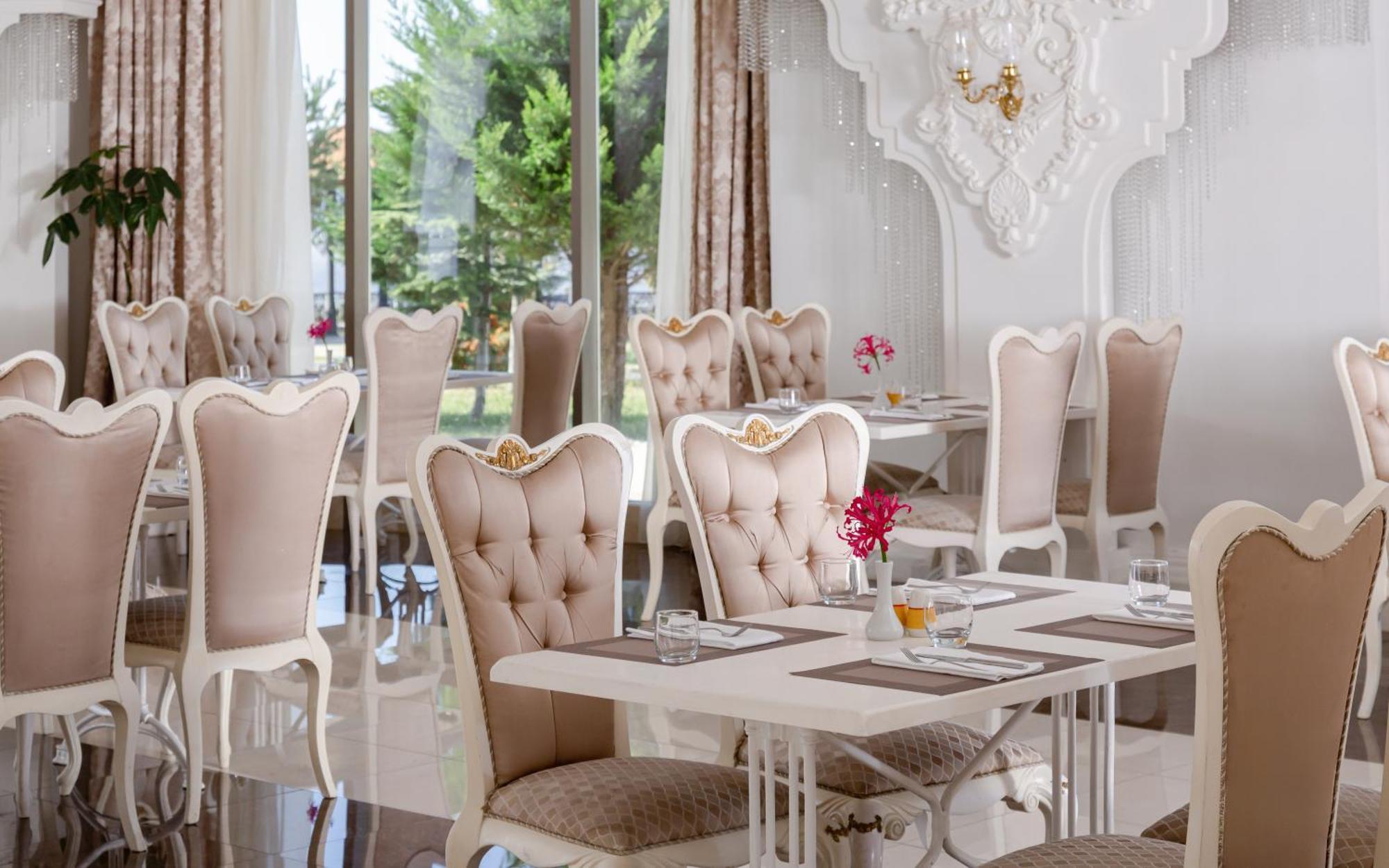 샤마키 팰리스 샤라딜 호텔 Seredil 외부 사진 Restaurant
