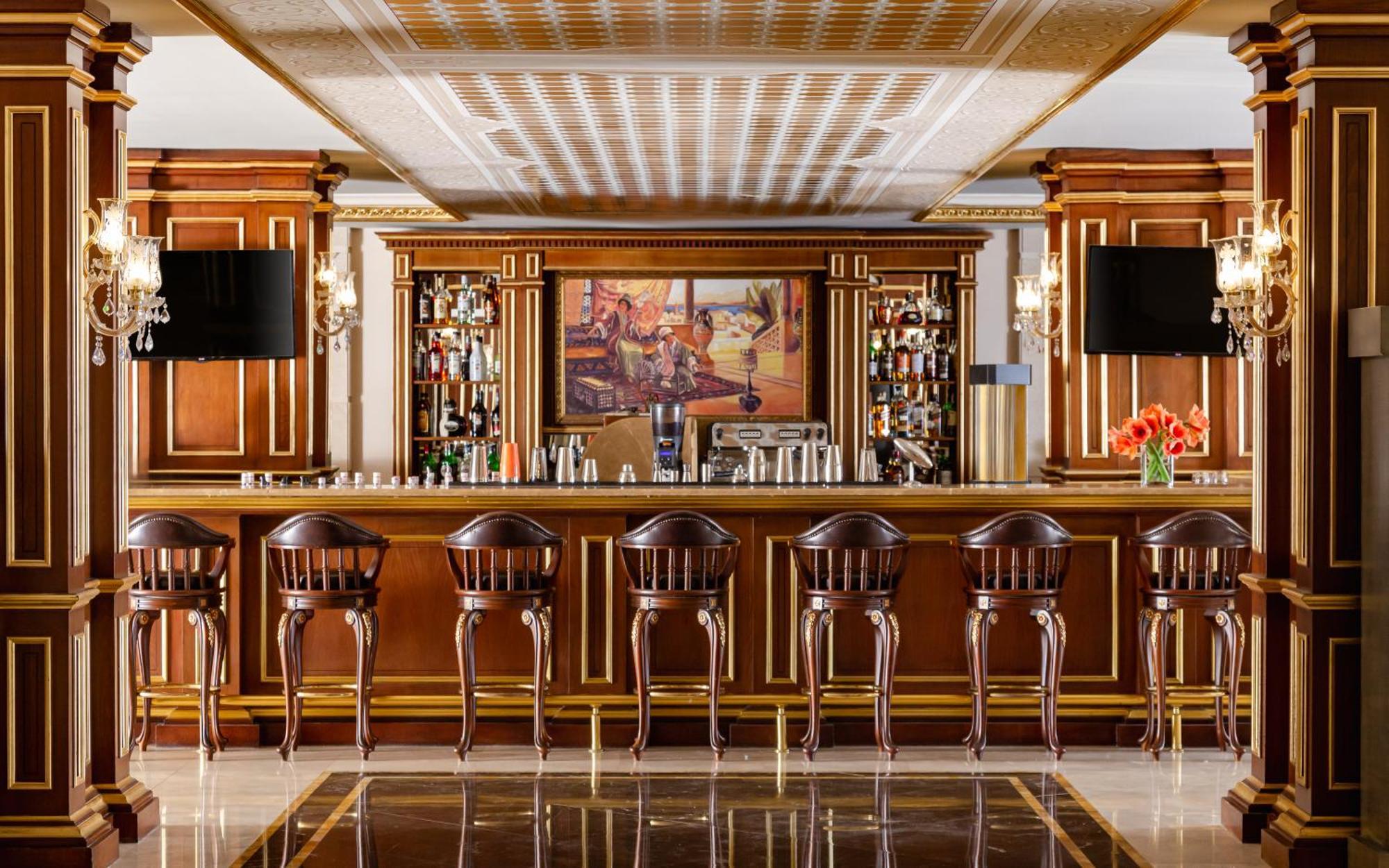 샤마키 팰리스 샤라딜 호텔 Seredil 외부 사진 The bar at the hotel