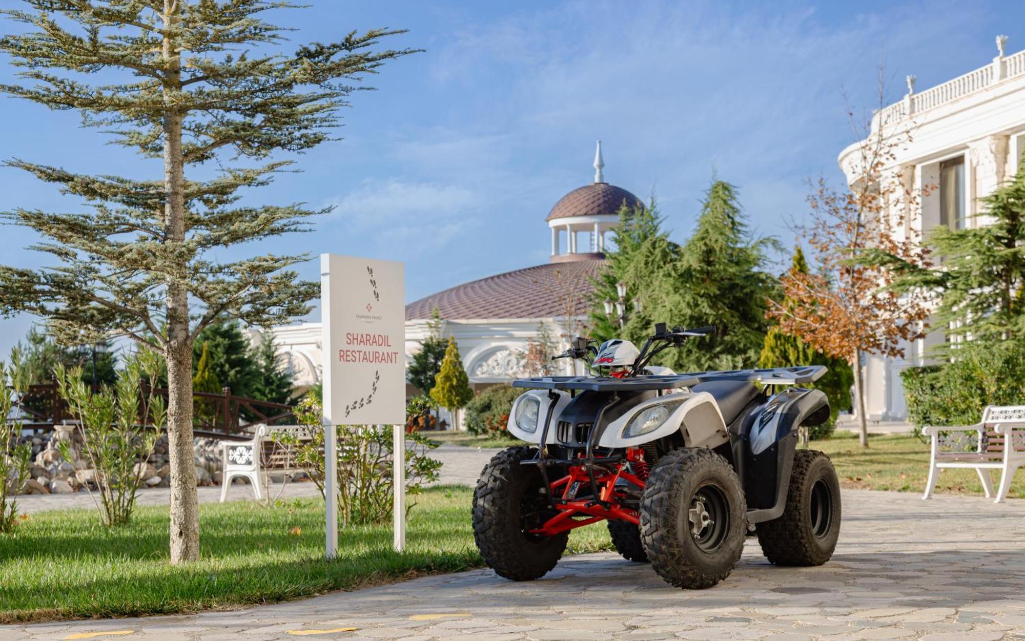 샤마키 팰리스 샤라딜 호텔 Seredil 외부 사진 A quad bike in Turkey