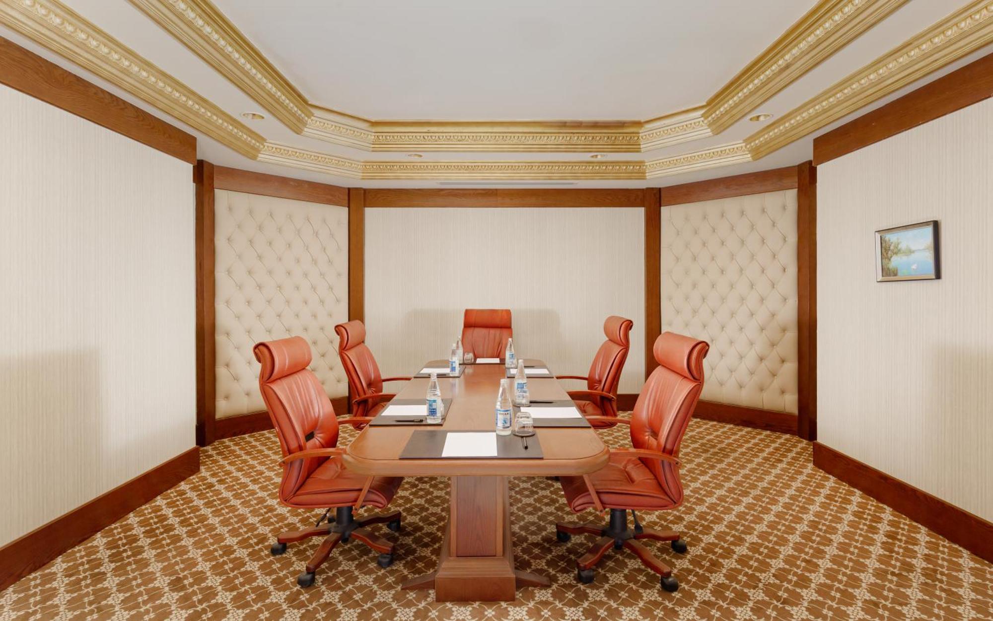 샤마키 팰리스 샤라딜 호텔 Seredil 외부 사진 Boardroom