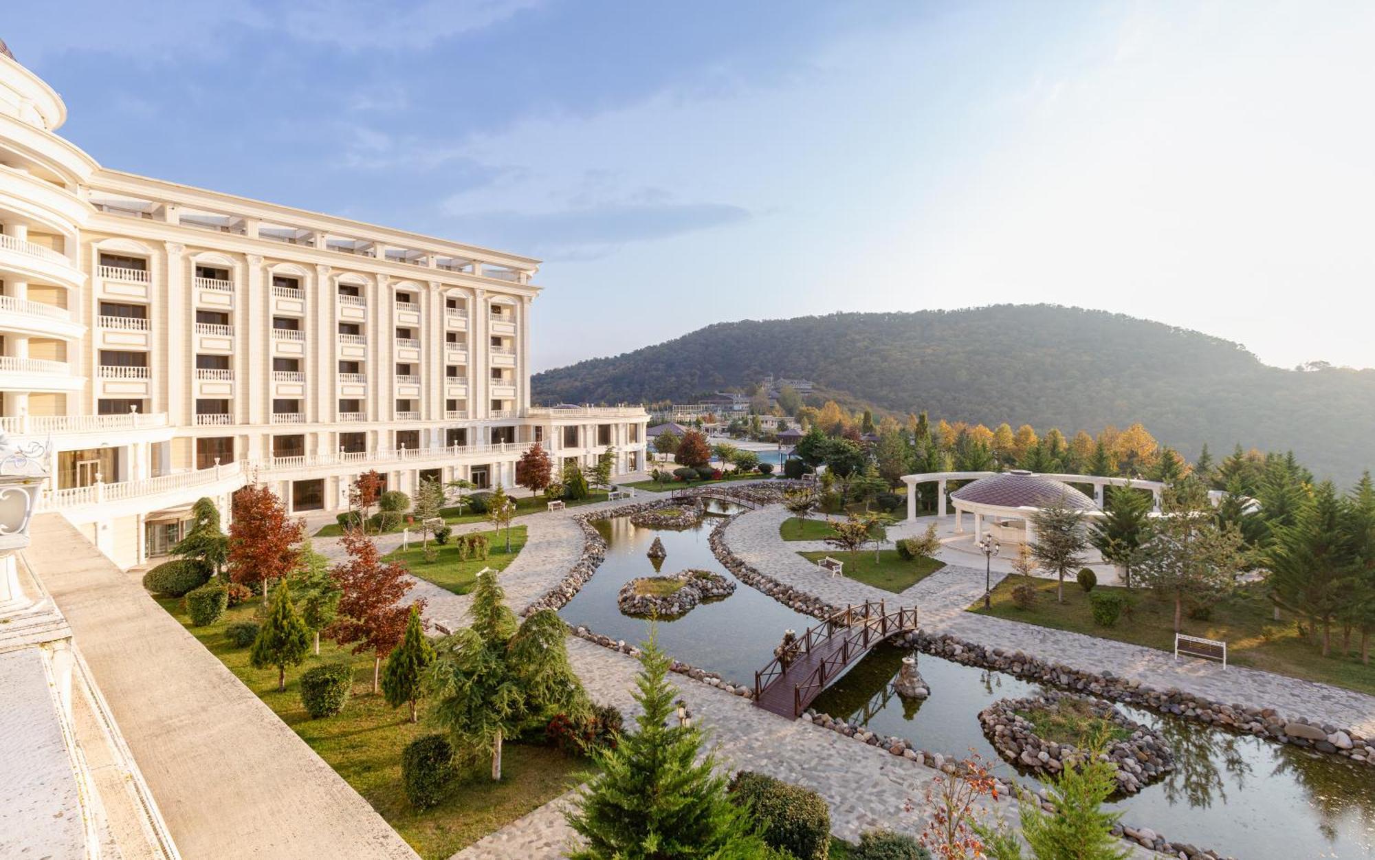샤마키 팰리스 샤라딜 호텔 Seredil 외부 사진 The campus of the university