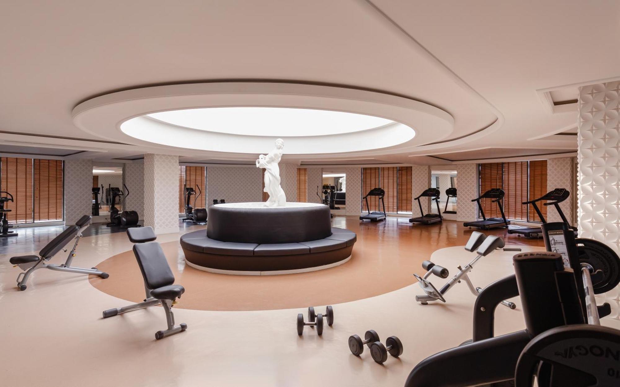 샤마키 팰리스 샤라딜 호텔 Seredil 외부 사진 The gym at The Dorchester